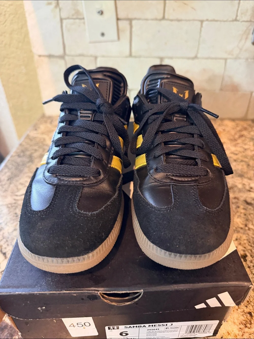 Adidas Samba Messi  Size 6 Black Gold Shoes Sneaker 6US Big Kids Soccer JR6349